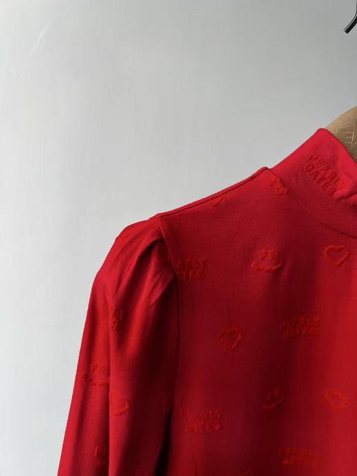 25新款，PG原单打底纱衫！韩国客供面料，棉感，亲肤，舒服透气！立体植绒面料，面料重工，上档次，胸前立体刺绣🪡，后背领结！泡泡袖设计，很好的修饰肩型，显瘦百搭款！推荐必入！ 商品图6