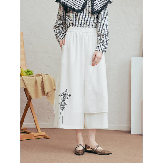 两三事 半夏山风 2026春季新款复古蕾丝拼接刺绣阔腿裤女休闲裤 商品图3