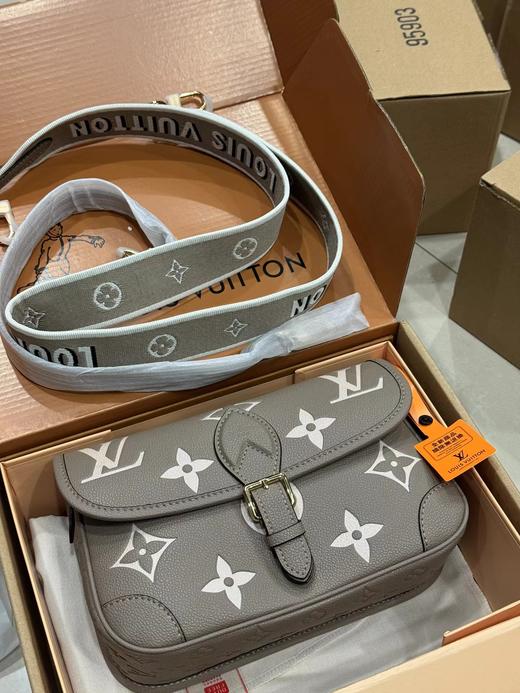 F020501大象灰老花法棍包翻盖休闲腋下斜挎单肩包 商品图1