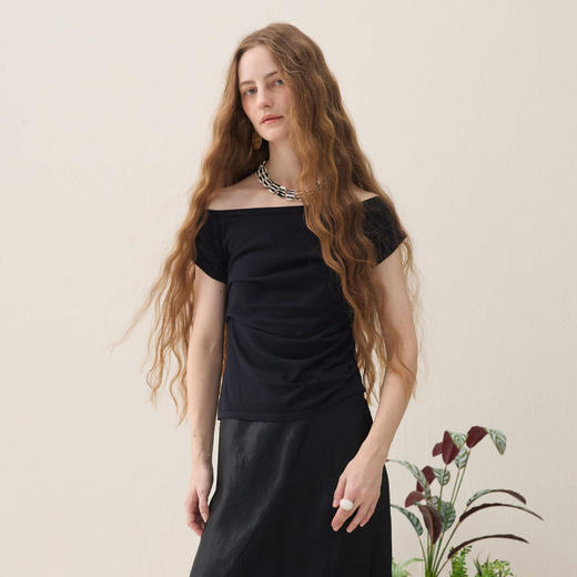 谜底针织衫短袖2026春季新品一字领腰部褶量百搭上衣女261MZ0344 商品图0