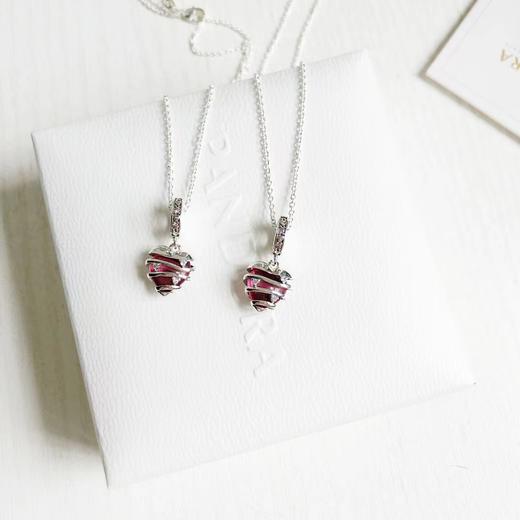 F020524镂空心形包裹着一枚可活动的心形玻璃心形曲字锁骨链项链 商品图6