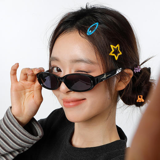 【积分兑】甜酷小框形树脂太阳镜眼镜-纪念日百货门店同款169098007 商品图2