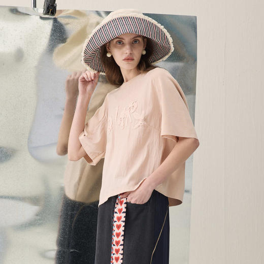 谜底针织衫短袖2026春季新品H型宽松拼接绣花减龄上衣女261MZ0335 商品图1