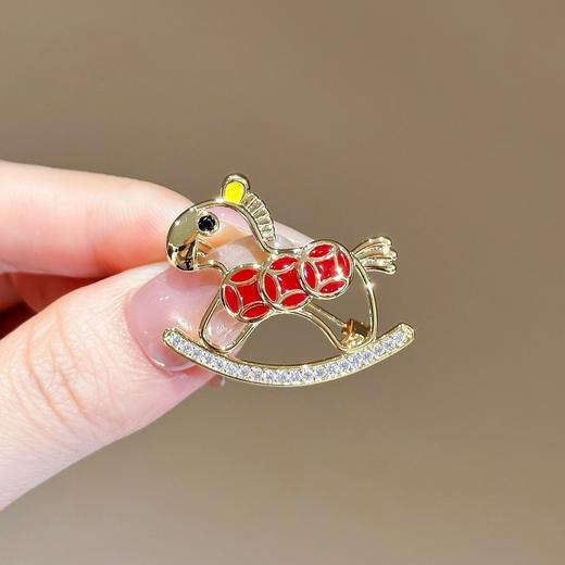 【福利❗️29.9抢4件套🔥马年限定首饰】迎春接福，好运连连，带福回家！新年喜庆金色钱币小马胸针手串女轻奢高级感精致别针小众时尚配饰品 商品图1