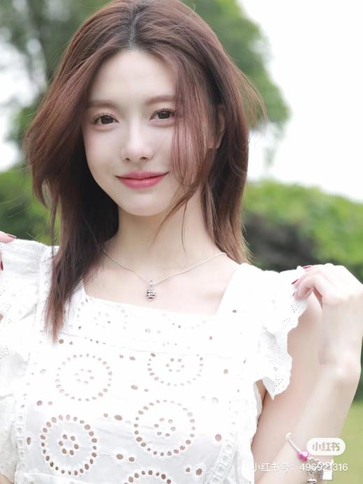 F020524镂空心形包裹着一枚可活动的心形玻璃心形曲字锁骨链项链 商品图3