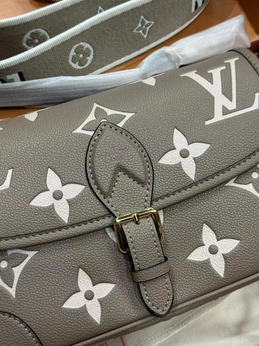 F020501大象灰老花法棍包翻盖休闲腋下斜挎单肩包 商品图2