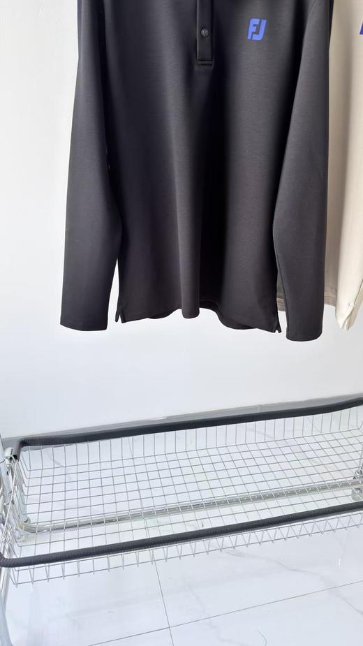 25冬款FJ家原单加绒男款POLO，韩国🇰🇷客供面料，超有质感，里面加绒，有厚度，面料挺括有质感，超级帅气的一款！胸前加后背立体印花撞色LOGO，领子配色设计，扣子有LOGO！推荐必入款！ 商品图3