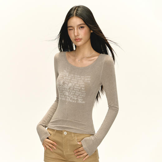 Ariseism 美式复古浅卡其字母长袖上衣T恤女春季新款修身上衣 商品图2