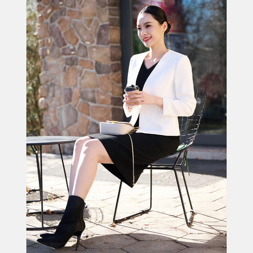 皮尔卡丹女装无袖V领黑色连衣裙P51104D4071B0 商品图3