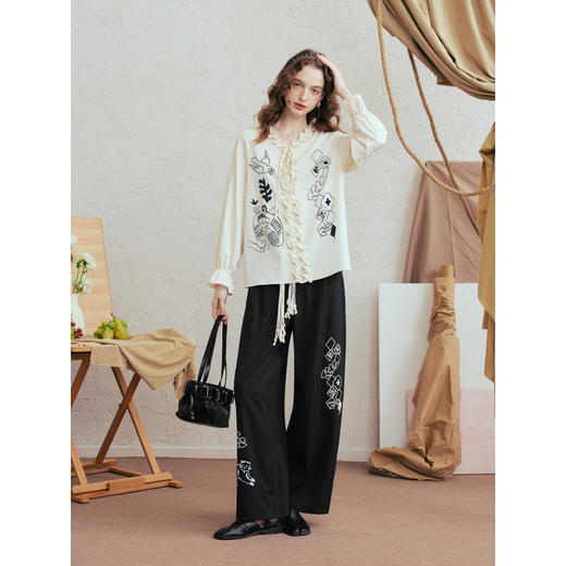 两三事 墨色静流 2026春季新款复古刺绣阔腿裤女宽松休闲裤 商品图1