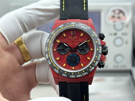 Noob official➕ Factory ROLEX宇宙计时迪通拿系列之碳纤维定制版，腕表不仅佩戴轻便，外表坚硬。且每一只腕表都拥有独一无二的碳纤花纹材质❕❕❕