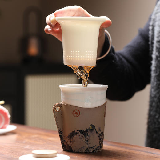 帆书文创·“溪山清远”玲珑瓷手握杯 商品图3