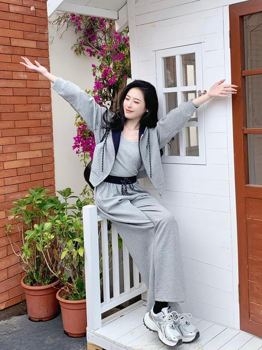 【百图lulu定制】【一套299元】【微风三件套】拼色 夹克 外套 休闲裤 吊带 外套 裤子三件套 商品图2