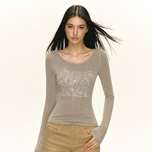 Ariseism 美式复古浅卡其字母长袖上衣T恤女春季新款修身上衣 商品图1