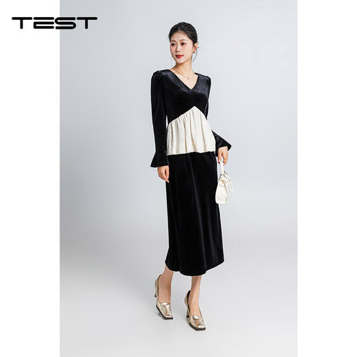 春上新丝绒拼接连衣裙V领收腰显身材气质小黑裙4261001 商品图0