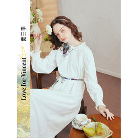 两三事梵高文艺私语时光2026春季新款印花三角巾领斜边纽扣连衣裙