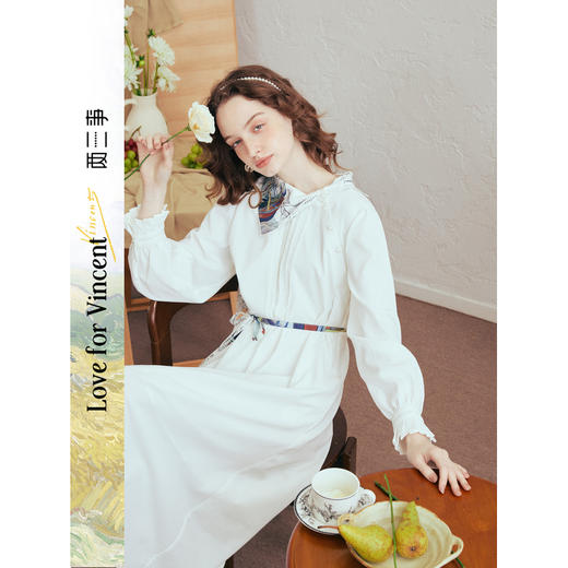 两三事梵高文艺私语时光2026春季新款印花三角巾领斜边纽扣连衣裙 商品图0