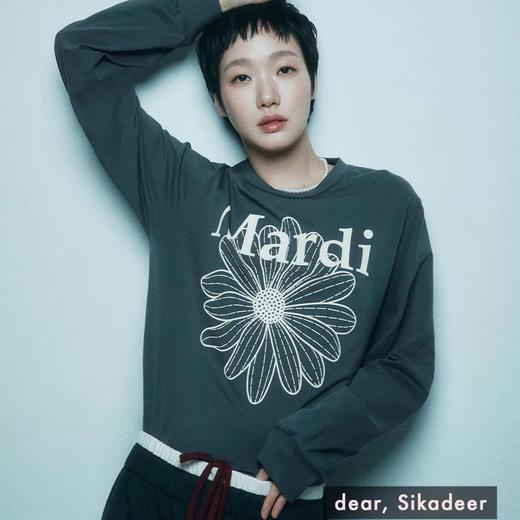 一店d 爆款𝐌𝐚𝐫𝐝𝐢情侣长袖T 新款雏菊 韩版！！太太太又松弛感了，袖口做了升级简直把传统的𝐭和卫衣完美融合起来 上身真的超美 商品图5