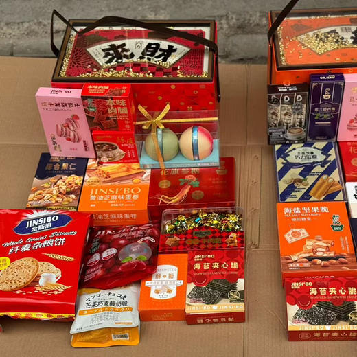 【“来财”“摇钱”发财桶大礼包】登场啦~ 🍬里面零食种类超丰富，各种口味都有，看着就很有满足感呢！🎁提着它们走亲访友，喜气洋洋又实用，感觉好运都要来了~ ✨ 商品图10