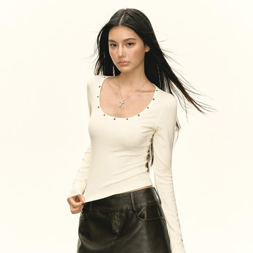 Ariseism 美式复古设计感 白色铆钉长袖T恤女春季新款修身上衣 商品图0