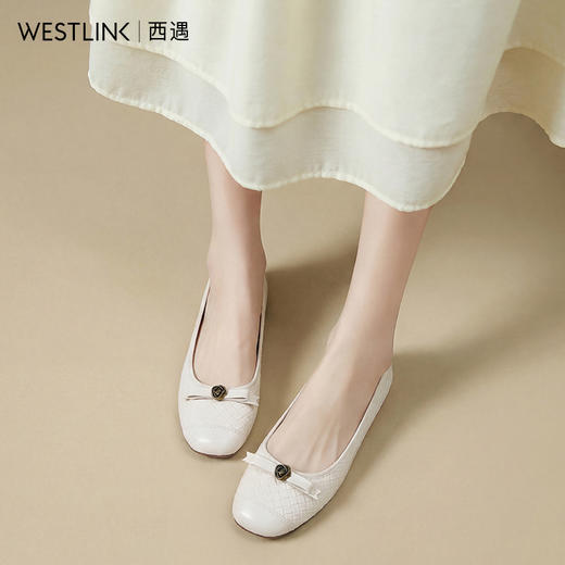 【限时秒杀】西遇内增高单鞋女鞋2026新款春季浅口山茶花点缀蝴蝶结编织小皮鞋V0166280 商品图1