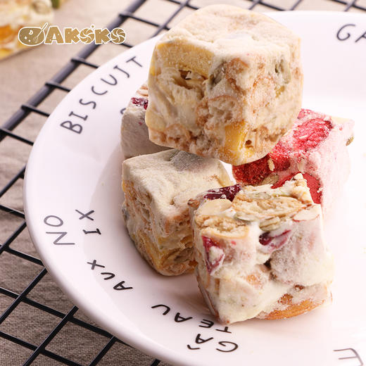 【限时爆品返场！】AKOKO甜心魔方雪花酥，一口散发浓郁奶香，酥软有嚼劲，甜而不腻，礼盒装360克（12g*30） 商品图3