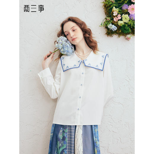 两三事 旷野晴空 2026春季新款小清新印花织带海军领长袖衬衫女 商品图0