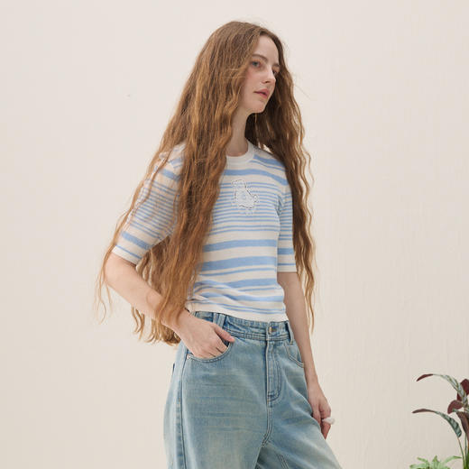 谜底短款针织衫短袖2026年春季新品条纹显瘦绣花上衣女261MZ0343 商品图1