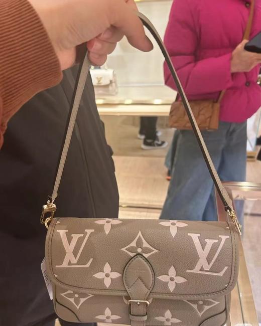 F020501大象灰老花法棍包翻盖休闲腋下斜挎单肩包 商品图12