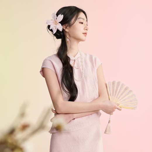 三彩【粉雾流年】2026春季新款新中式套装镂空上衣鱼尾裙两件套C 商品图2