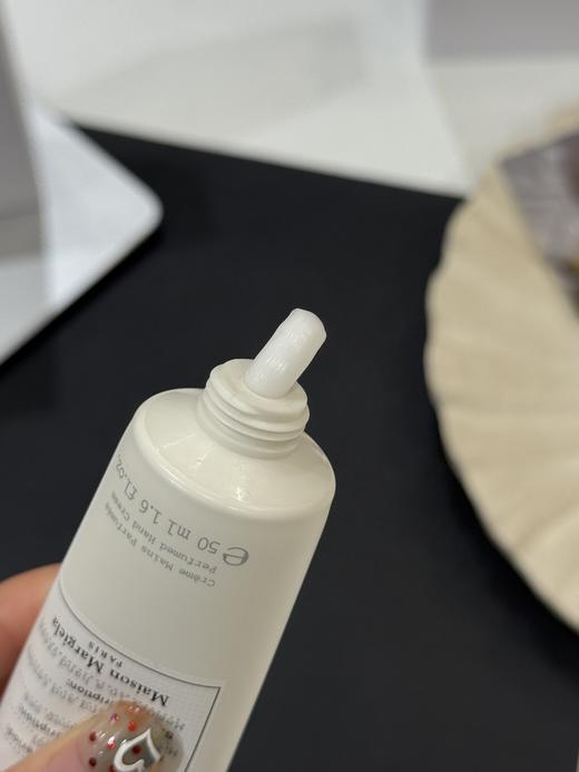 一店d 来吧 𝐌𝐚𝐫𝐠𝐢𝐞𝐥𝐚马吉拉爆款护手霜▫️慵懒周末 ▫️航行物语
它家护手霜是以香氛体验为核心的高端护手产品 主打"香氛护理二合一" 商品图12