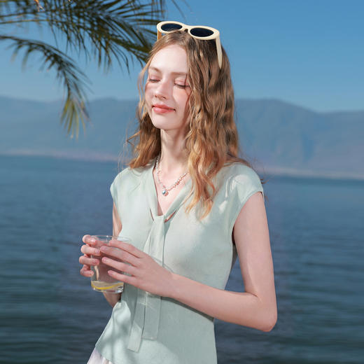 【莱赛尔】三彩2026春季新款飘带V领针织衫套头毛衫修身上衣M 商品图1