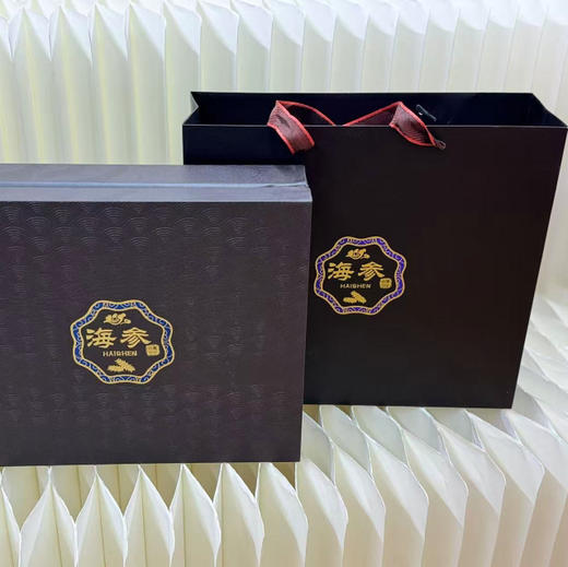 【滋补高定礼盒】干海参/即食海参任君选择，经过高汤鲜炖，真材实料，营养搭配。海参饱满丰腴，黑亮的表皮在鲍汁的润泽下闪耀着诱人的光泽，那细腻的肉质仿佛在诉说着大海的馈赠 商品图13