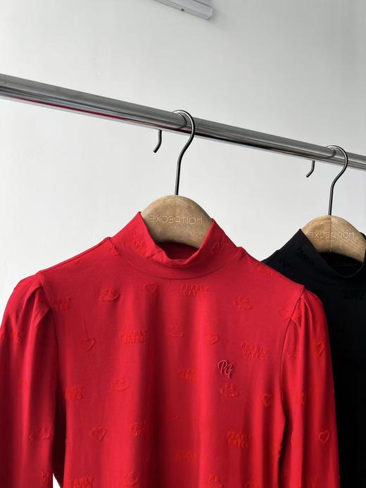 25新款，PG原单打底纱衫！韩国客供面料，棉感，亲肤，舒服透气！立体植绒面料，面料重工，上档次，胸前立体刺绣🪡，后背领结！泡泡袖设计，很好的修饰肩型，显瘦百搭款！推荐必入！ 商品图3