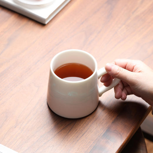 帆书文创·“水面清圆”玲珑瓷云生杯 商品图3