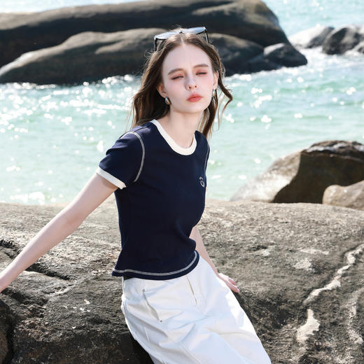 三彩2026春季新款撞色圆领字母绣花T恤修身短款基础套头衫上衣M 商品图3