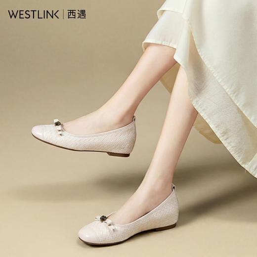 【限时秒杀】西遇内增高单鞋女鞋2026新款春季浅口山茶花点缀蝴蝶结编织小皮鞋V0166280 商品图3