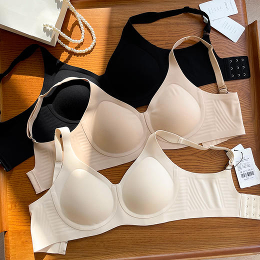 官网559！安家清漾软支撑文胸女 无痕裸感轻薄聚拢无钢圈   防下垂一片式美背内衣 商品图6