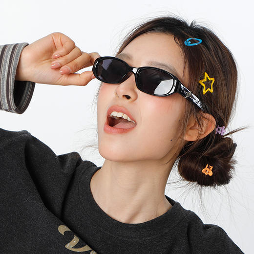 【积分兑】甜酷小框形树脂太阳镜眼镜-纪念日百货门店同款169098007 商品图1