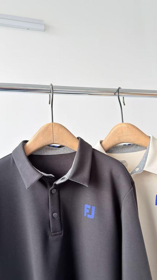 25冬款FJ家原单加绒男款POLO，韩国🇰🇷客供面料，超有质感，里面加绒，有厚度，面料挺括有质感，超级帅气的一款！胸前加后背立体印花撞色LOGO，领子配色设计，扣子有LOGO！推荐必入款！ 商品图4