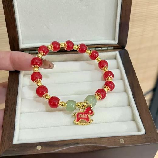 【福利❗️29.9抢4件套🔥马年限定首饰】迎春接福，好运连连，带福回家！新年喜庆金色钱币小马胸针手串女轻奢高级感精致别针小众时尚配饰品 商品图2