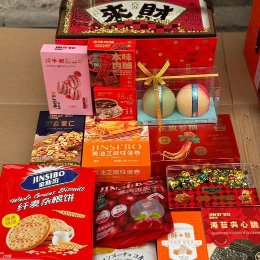 【“来财”“摇钱”发财桶大礼包】登场啦~ 🍬里面零食种类超丰富，各种口味都有，看着就很有满足感呢！🎁提着它们走亲访友，喜气洋洋又实用，感觉好运都要来了~ ✨ 商品图11