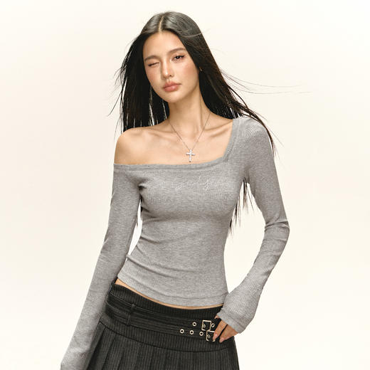 Ariseism 美式复古设计感斜肩长袖T恤女春季新款修身外穿打底上衣 商品图1