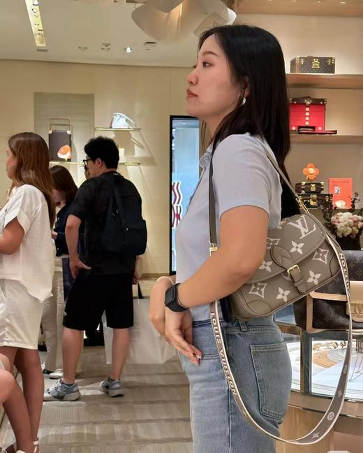 F020501大象灰老花法棍包翻盖休闲腋下斜挎单肩包 商品图10