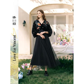 两三事梵高文艺 碧空云绒 2026春季新款复古印花贴布绣v领连衣裙