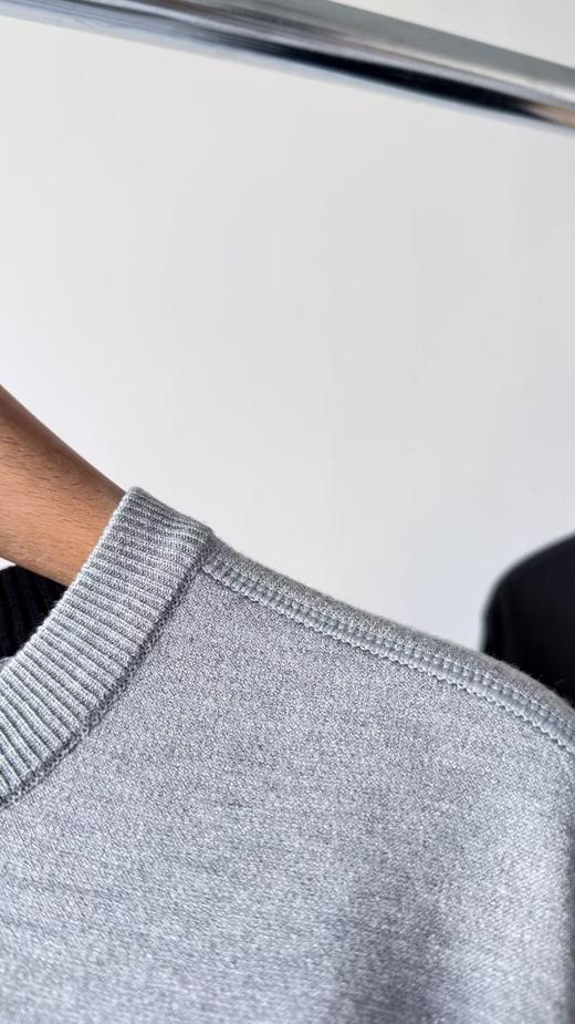 25冬款PX G原单男款毛衣，超级帅气的男款，韩国🇰🇷客供纱线🧶，有质感💕，有弹力超舒服，工艺复杂，撞色设计，超级帅气，质感满满！有一定厚度，单穿或者里面搭配打底穿都好看！ 商品图4