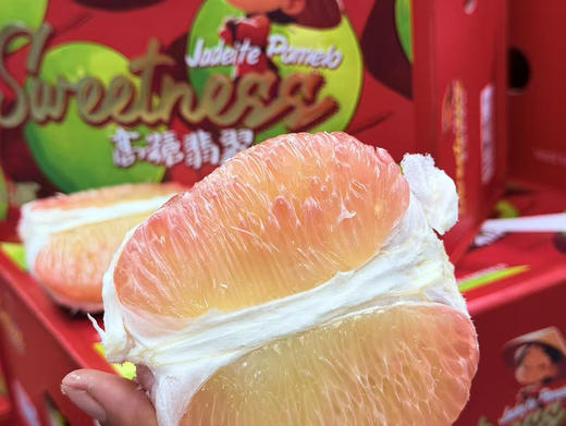 翡翠柚色泽红润 🔅肉质细嫩💧汁水丰富 ！口感甜度适中 ，是补充维生素和去火气的最佳选择❤一个口感爆棚的柚子[鼓掌] 商品图12