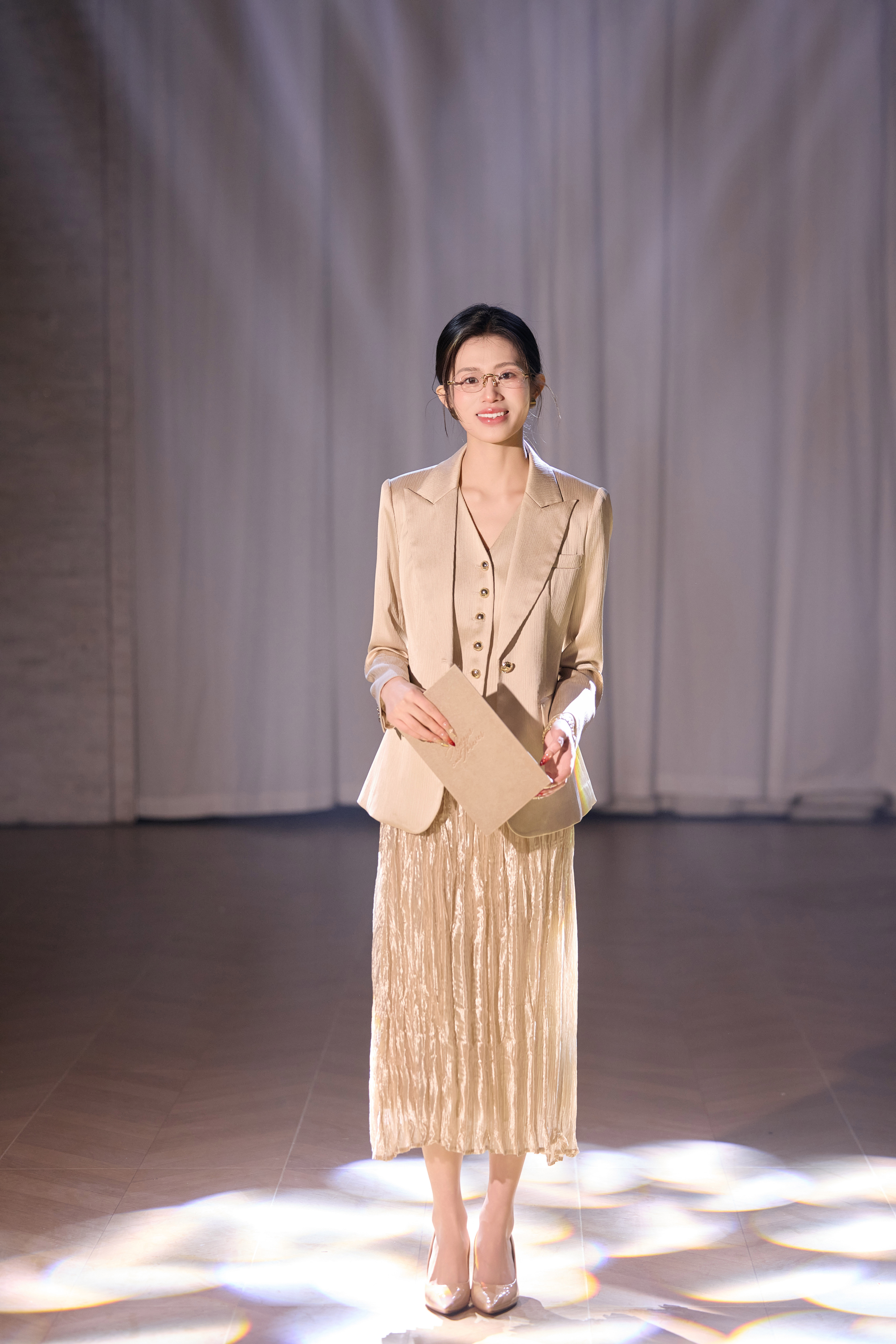 法小曼*子珍/轻奢金丝肌理感西装马甲百褶裙精致三件套女