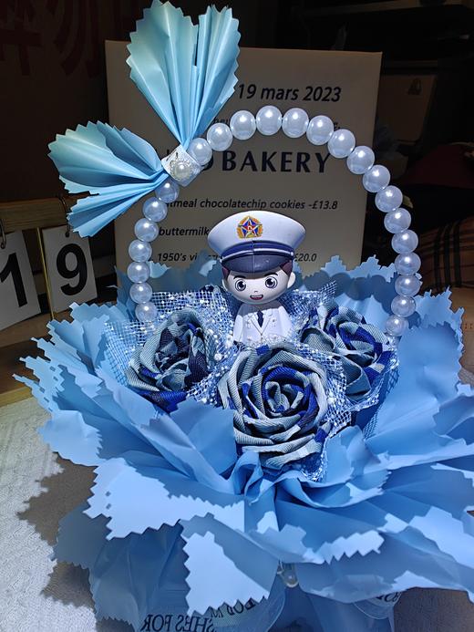 【公仔5朵花束】手工DIY牛津布5朵玫瑰花束军恋礼物情人节礼物（手工制作产品不支持退换货哦）类lb 商品图0