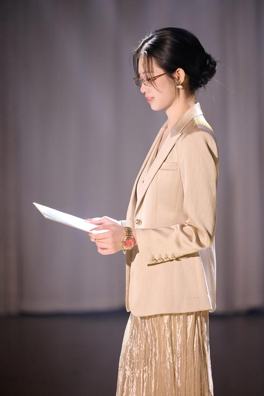 法小曼*子珍/轻奢金丝肌理感西装马甲百褶裙精致三件套女 商品图7